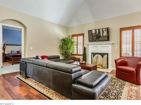 4th image of 5970 N Arden Dr #15