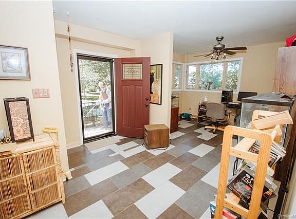 5th image of 618 N Laurel St