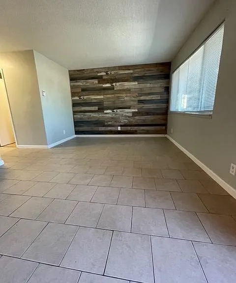 446 E Acacia St #5 — Photo 4