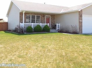 1649 Blackhawk Dr, Lincoln, NE 68521