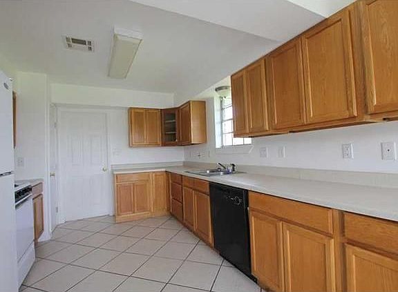 4th image of 5125 Toulon St