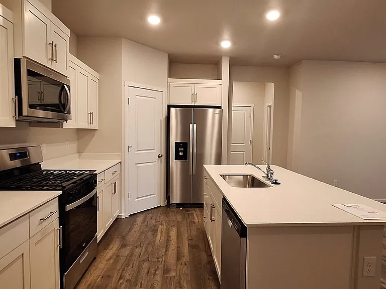 1454 NE Boxcar Dr — Photo 9