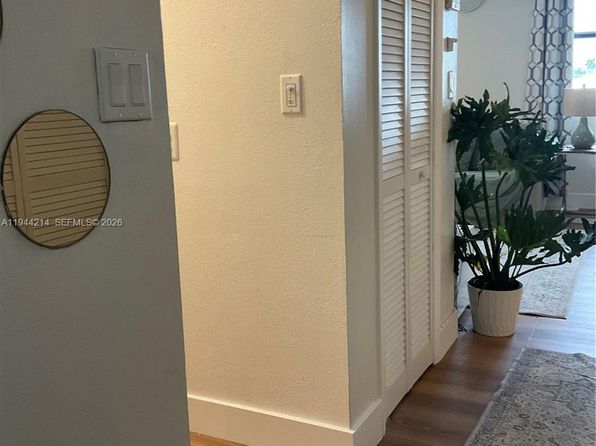 1390 Ocean Dr APT 404