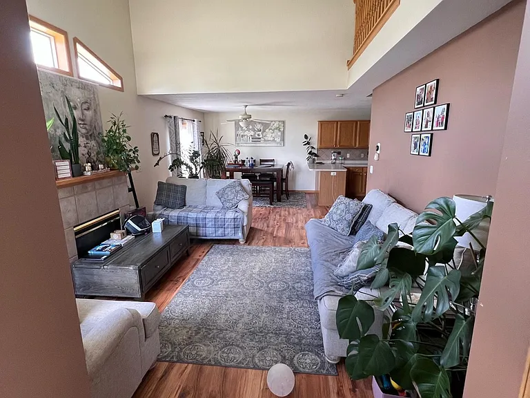 1650 Wellington Ln — Photo 3