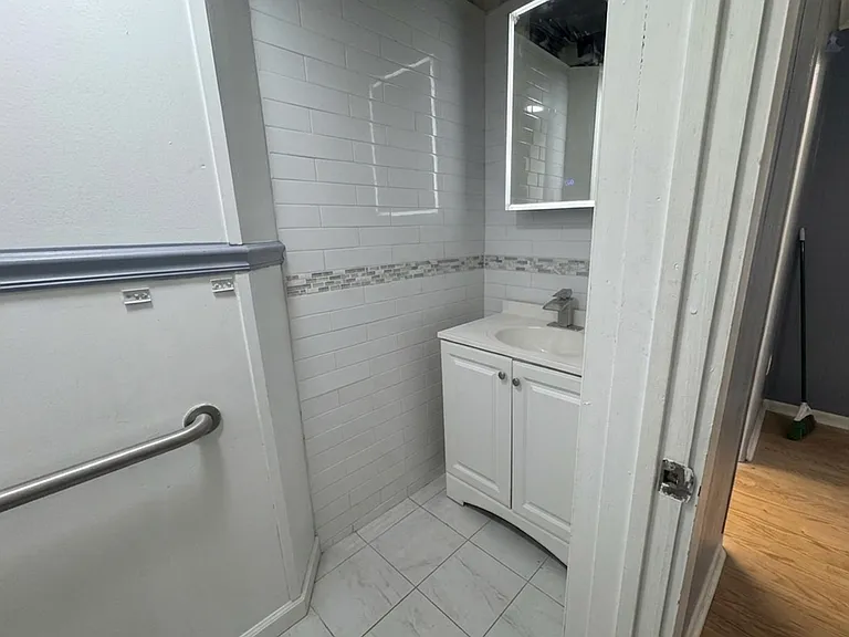 Hudson St — Photo 13