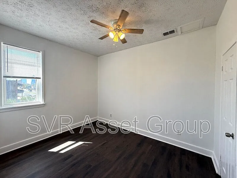 2 bed, 1.0 bath, 900 sqft, $1,150 — Photo 4