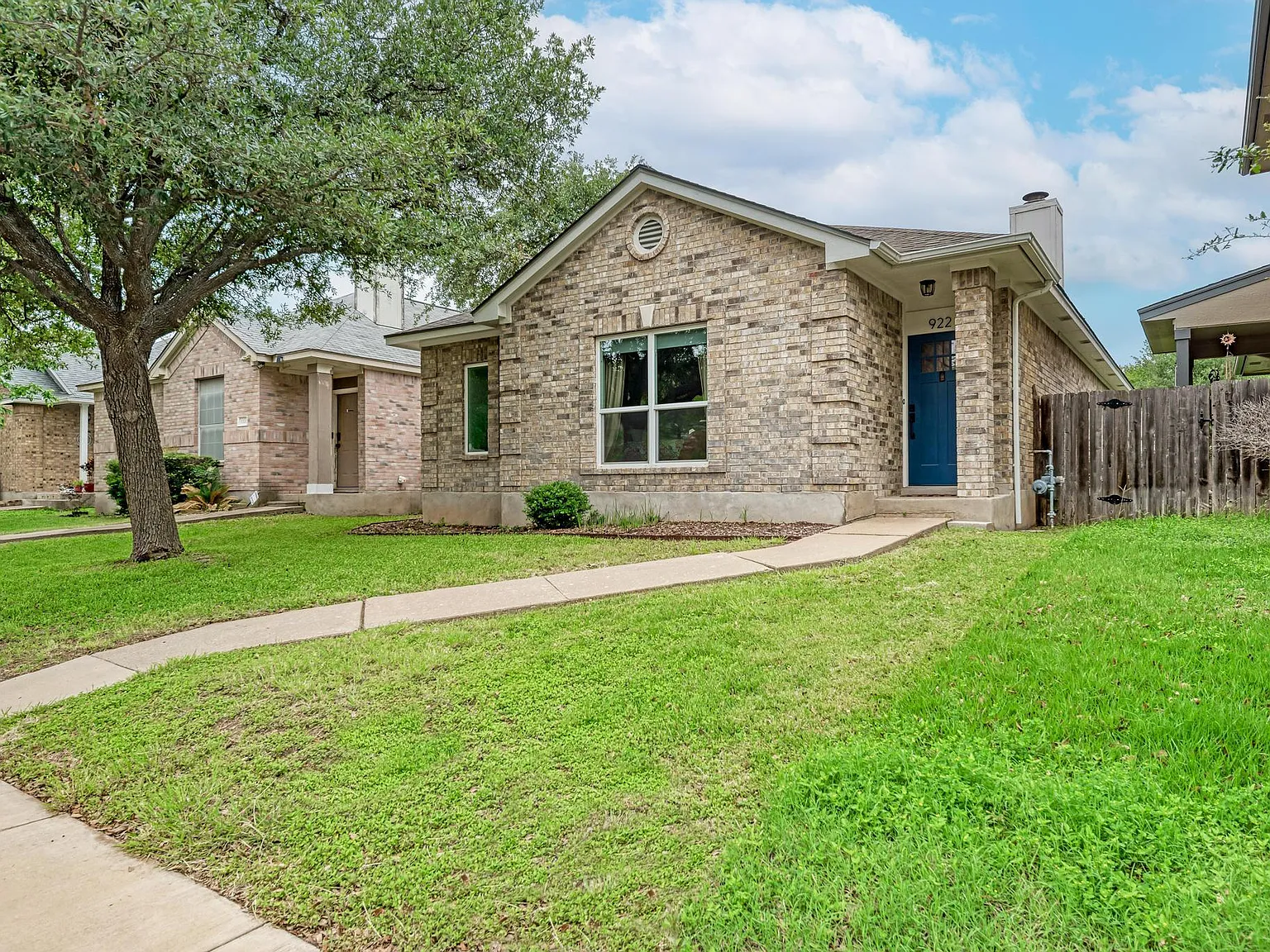 3 bed, 2.0 bath, 1336 sqft, $2,000 — Photo 1