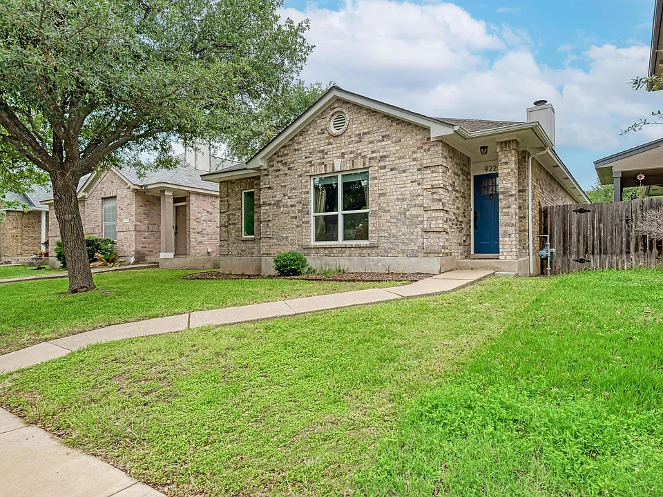 922 Thackeray Ln