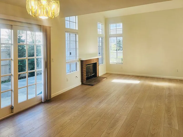 2275 Hawthorne Pl — Photo 9