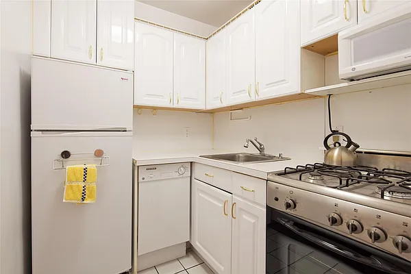 Sold by Douglas Elliman | media 7