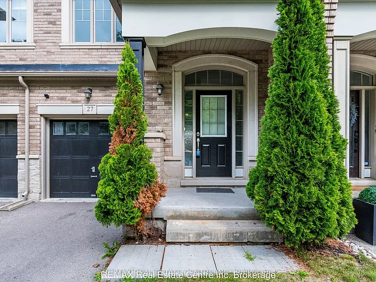 27 Lady Evelyn Cres — Photo 3