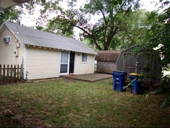 3rd image of 210 1/2 S Lowry St