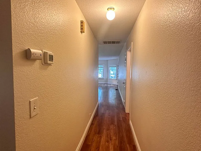 12th & E St 4-Plex — Photo 10