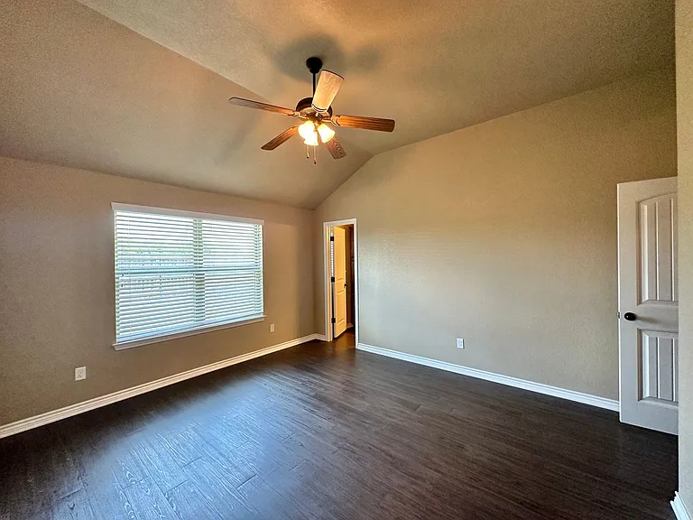 302 Sladecek Dr — Photo 20