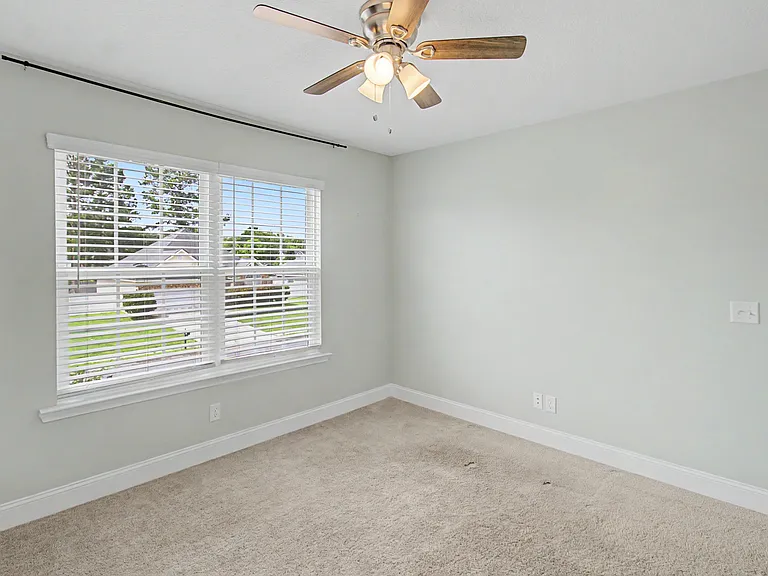 906 Rachel Ln — Photo 22