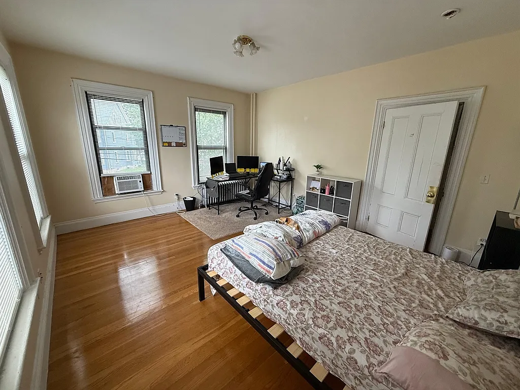 4 bed, 1700 sqft, $4,300 — Photo 2