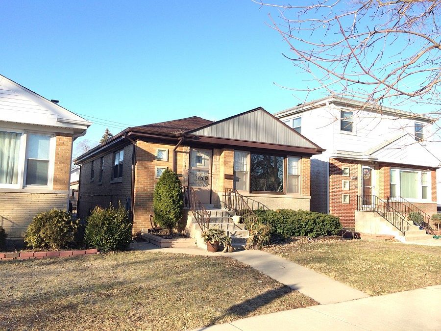 2nd image of 5576 N Leonard Ave