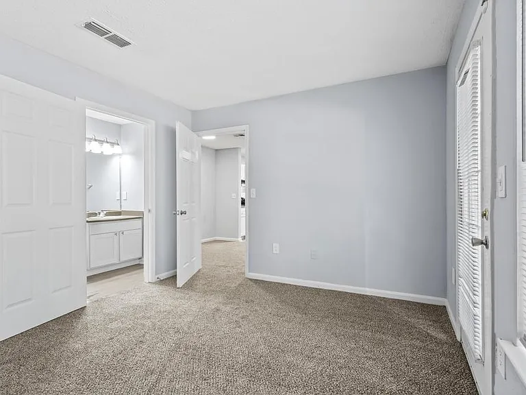 Bristol Creek Apartment Homes — Photo 9