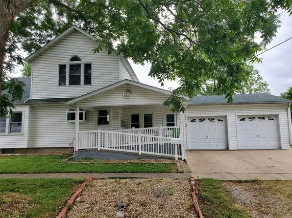 1011 Jefferson St, Carlyle, IL 62231