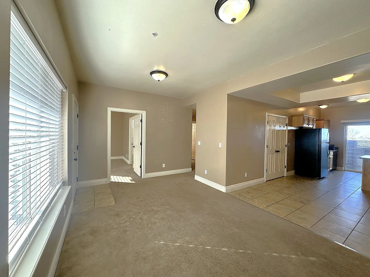 3 bedroom, 2 bath Condo — Photo 2