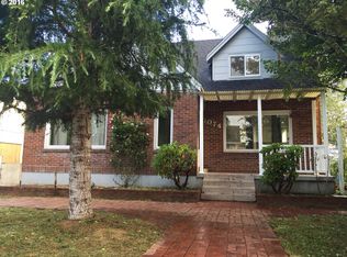1074 Ingersoll Ave, Coos Bay, OR 97420