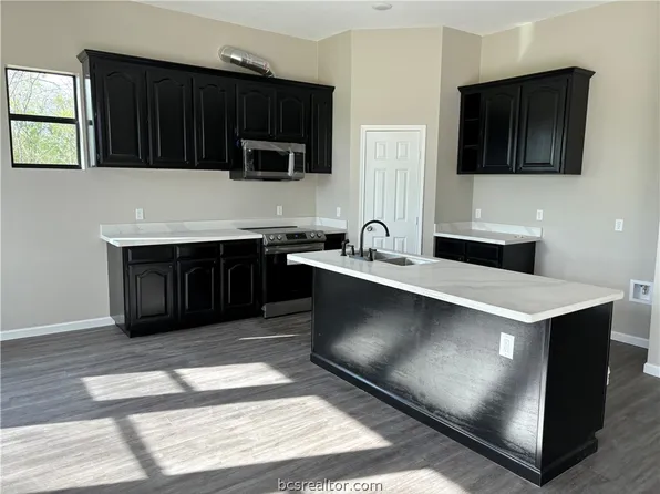 305 Minnie St, Navasota, TX 77868