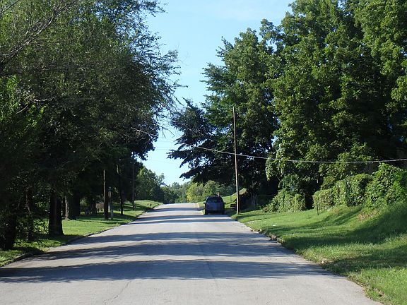 4th image of 1703 S 40th St