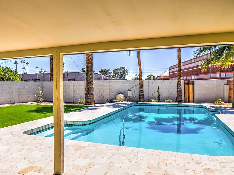 1039 E Geneva Dr — Photo 24