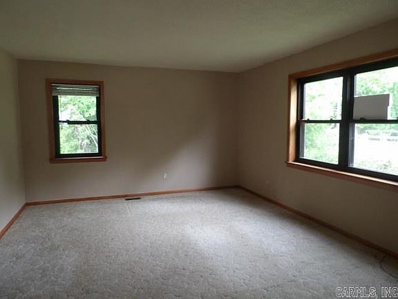 4th image of 660 W Cherry St
