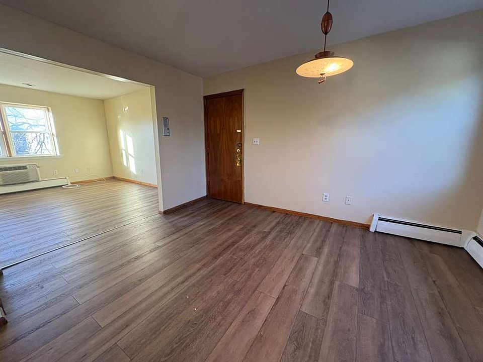 1st image of 189 Thompson St #2A