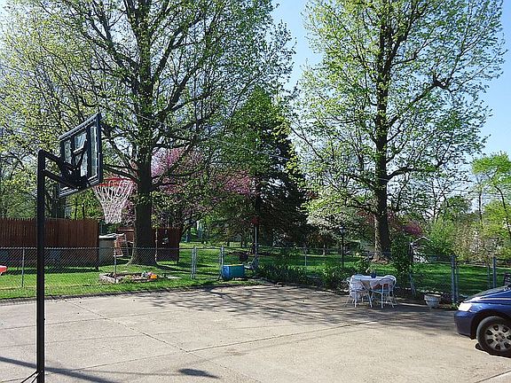4th image of 3510 Taylor Ave