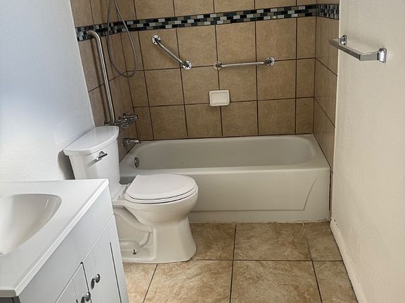 5th image of 3028 N Castro Ave APT 11