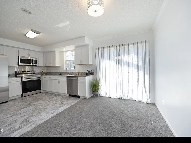 7731 Rogers Rd — Photo 5