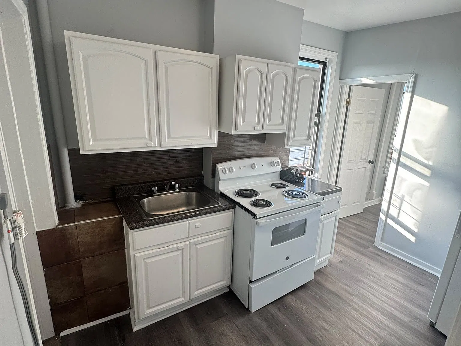 2 bed, 1.0 bath, $2,450 — Photo 2