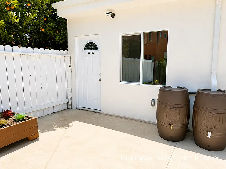 1109 S La Peer Dr — Photo 2