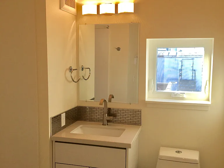 611 E Howell St #502 — Photo 7