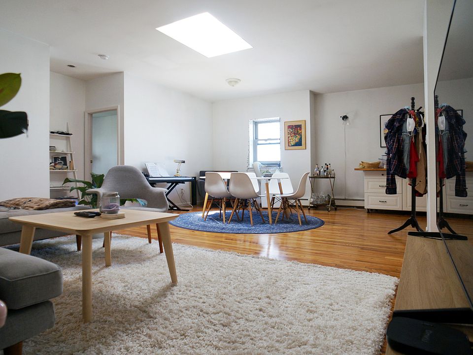 1st image of 385 Graham Ave APT 4R
