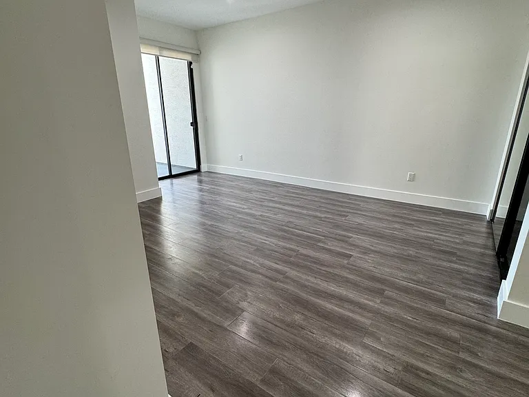 1046 S Serrano Ave #4 — Photo 10