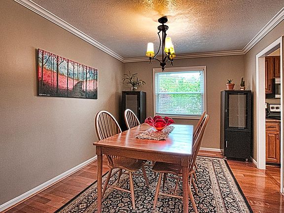 4th image of 958 Anderson Glen Dr
