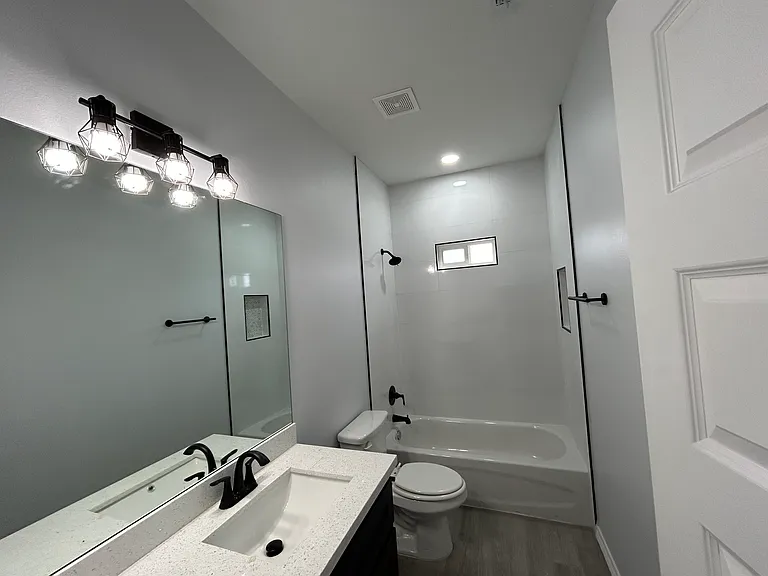 1409 S Michigan St #1/3 — Photo 7