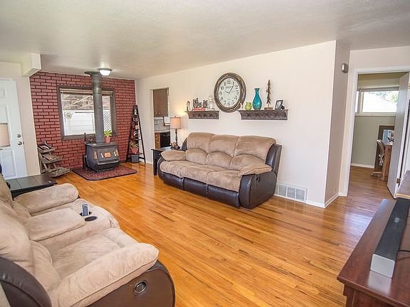 4th image of 6724 E 9th Ave