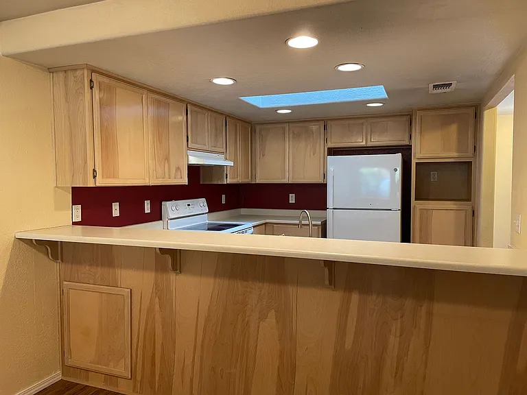 430 Crystal Dr — Photo 4