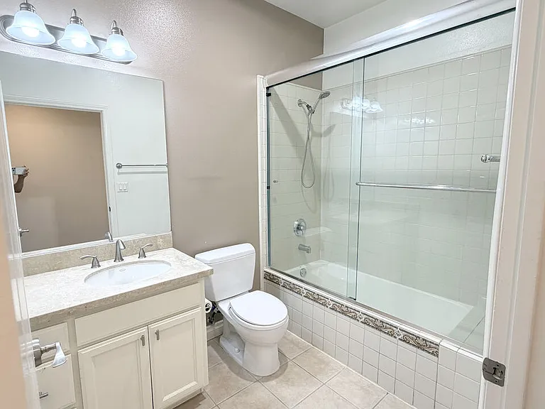 956 S Wilton Pl #401 — Photo 18