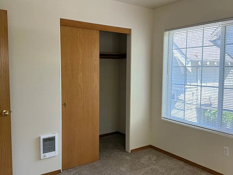 7703 N Gloucester Ave — Photo 5