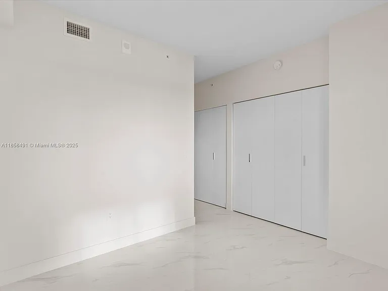 700 NE 24th St #4906 — Photo 26