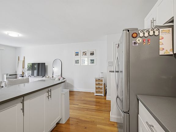5th image of 141 Summer St