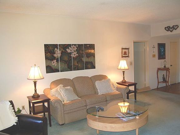 5th image of 17510 Sherman Way Unit 212