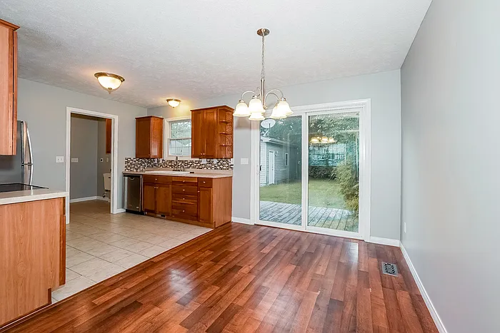 123 Plymouth Rd — Photo 3