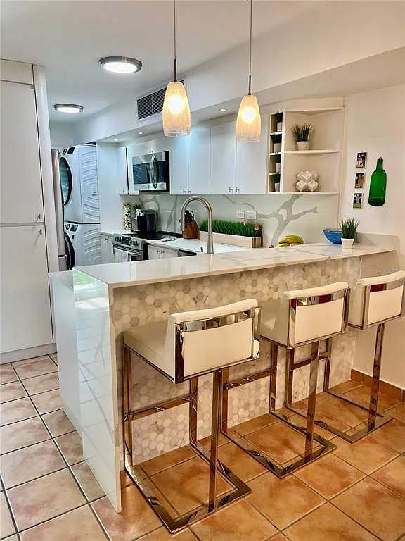 2 bed, 1.5 bath, $4,500 — Photo 3