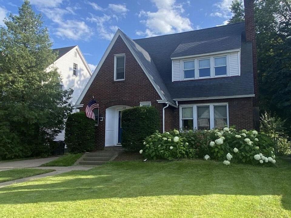 1st image of 218 Hursley St